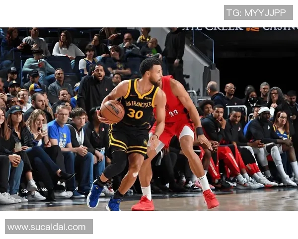 库里连续砍30+,勇士豪取5连胜,全队状态火爆 库里连续砍30+,勇士豪取5连胜,全队状态火爆